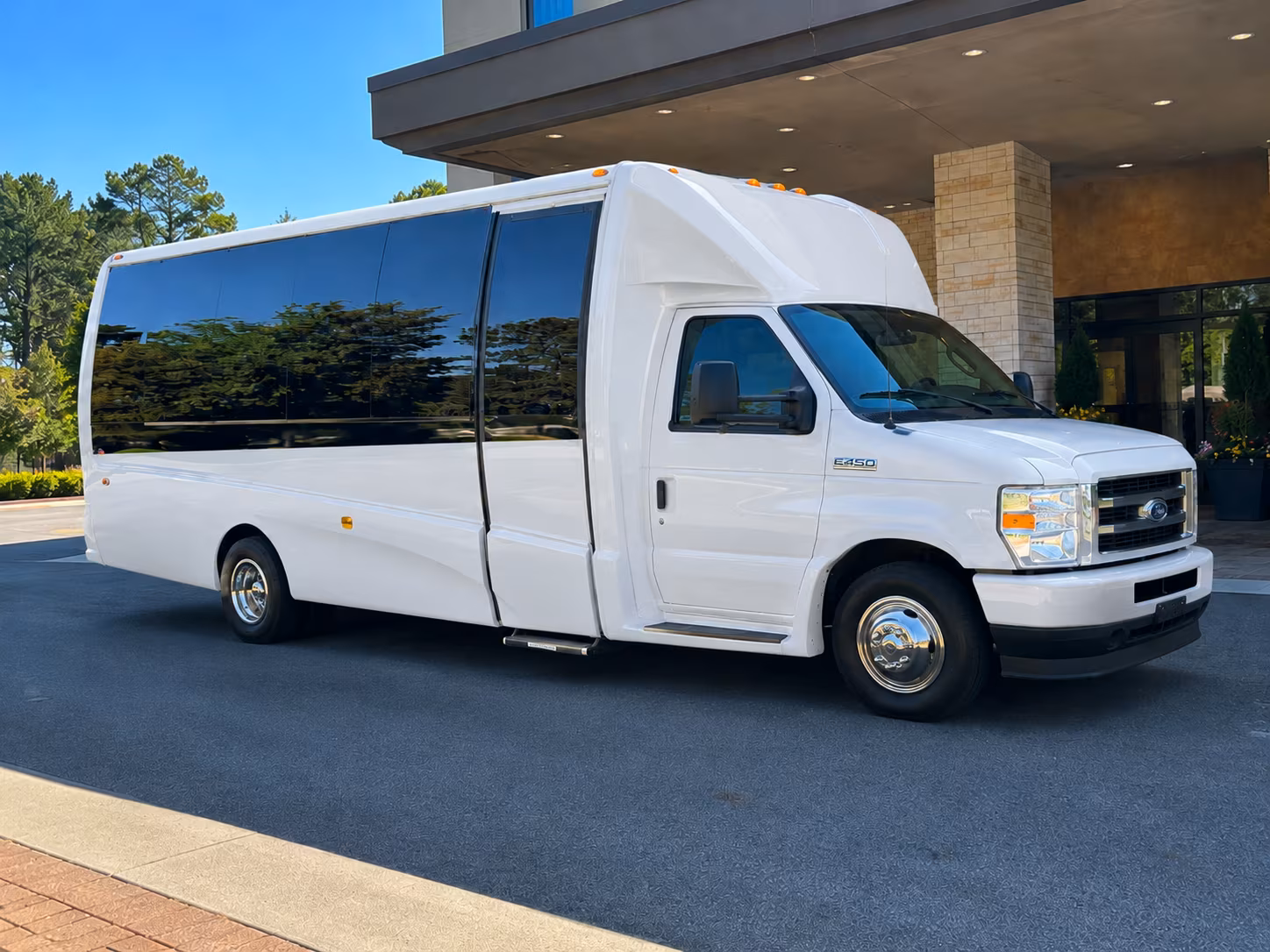 shuttle your wedding guests from moreno valley hotels to your venue without a single carpool